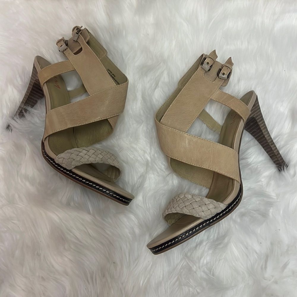 LEVITY Suede Soft Leather Eucalipto Tory‎ Taupe Braided Crisscross Heels BIN 13